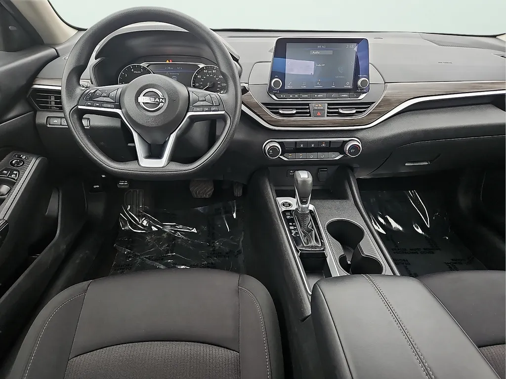 2025 Nissan Altima SV - Photo 13