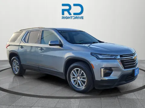 Gray 2023 Chevrolet Traverse LT for sale in El Paso, TX