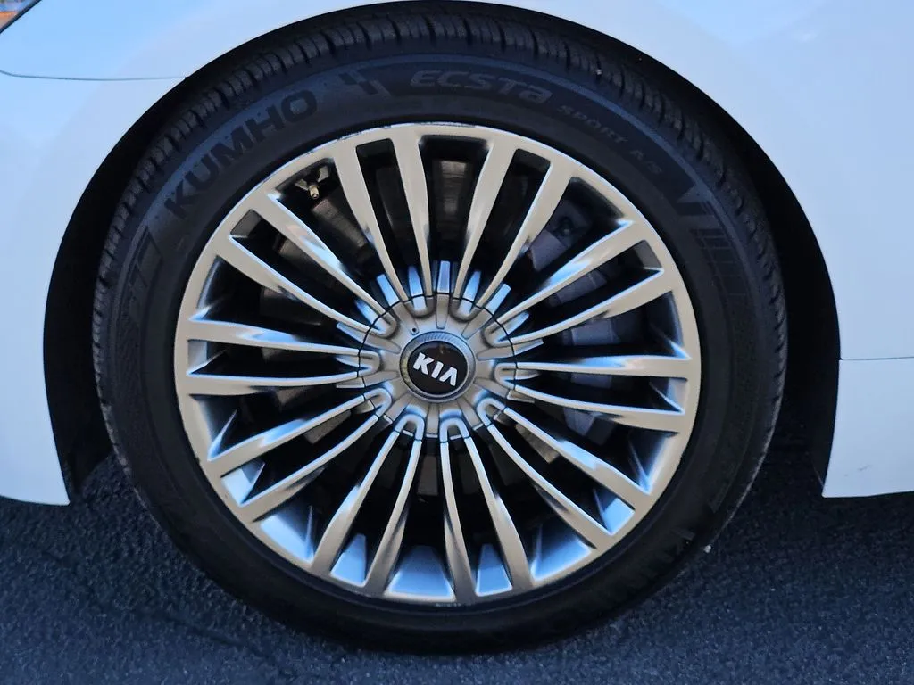 2019 Kia K900 Luxury - Photo 9