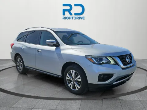 Silver 2020 Nissan Pathfinder SL for sale in El Paso, TX