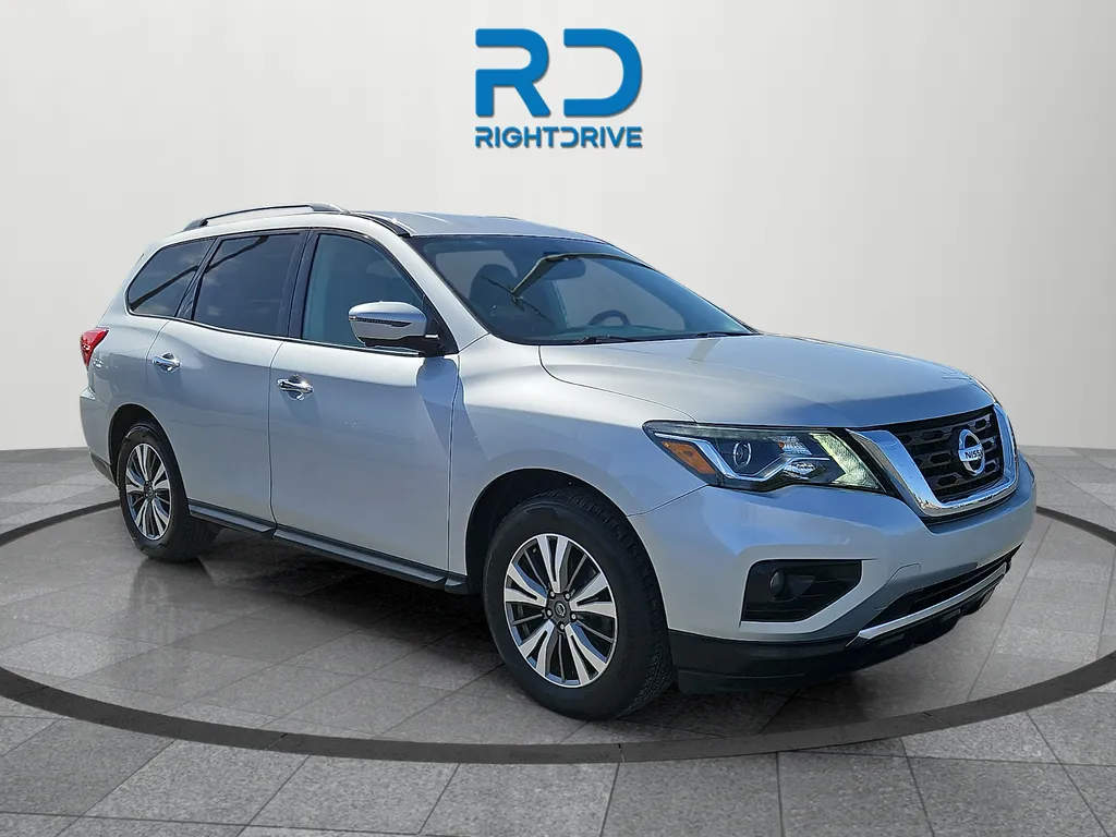 Silver 2020 Nissan Pathfinder SL for sale in El Paso, TX