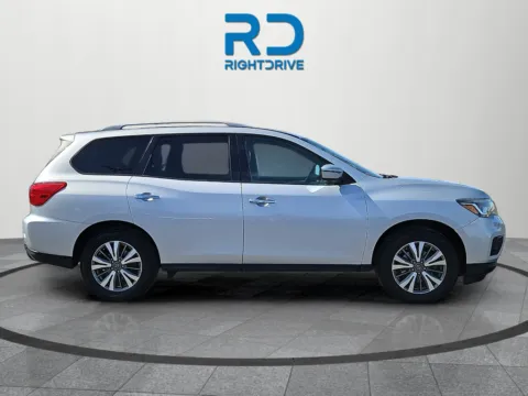 Photos of 2020 Nissan Pathfinder SL for sale in El Paso, TX at RightDrive - 9315 Montana