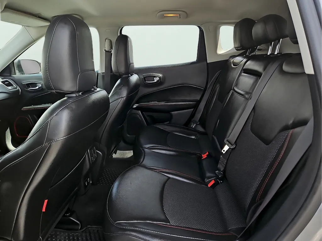 Jeep Compass photo 11