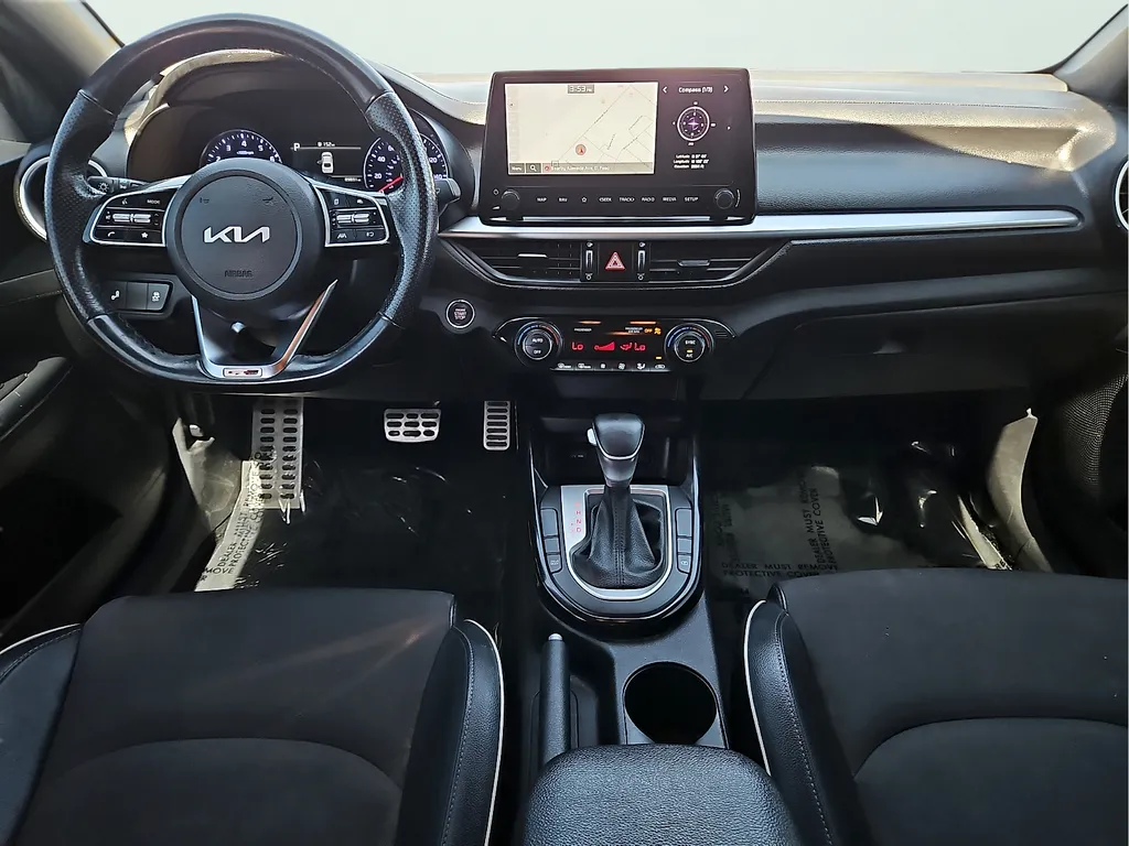 2023 Kia Forte GT-Line - Photo 14