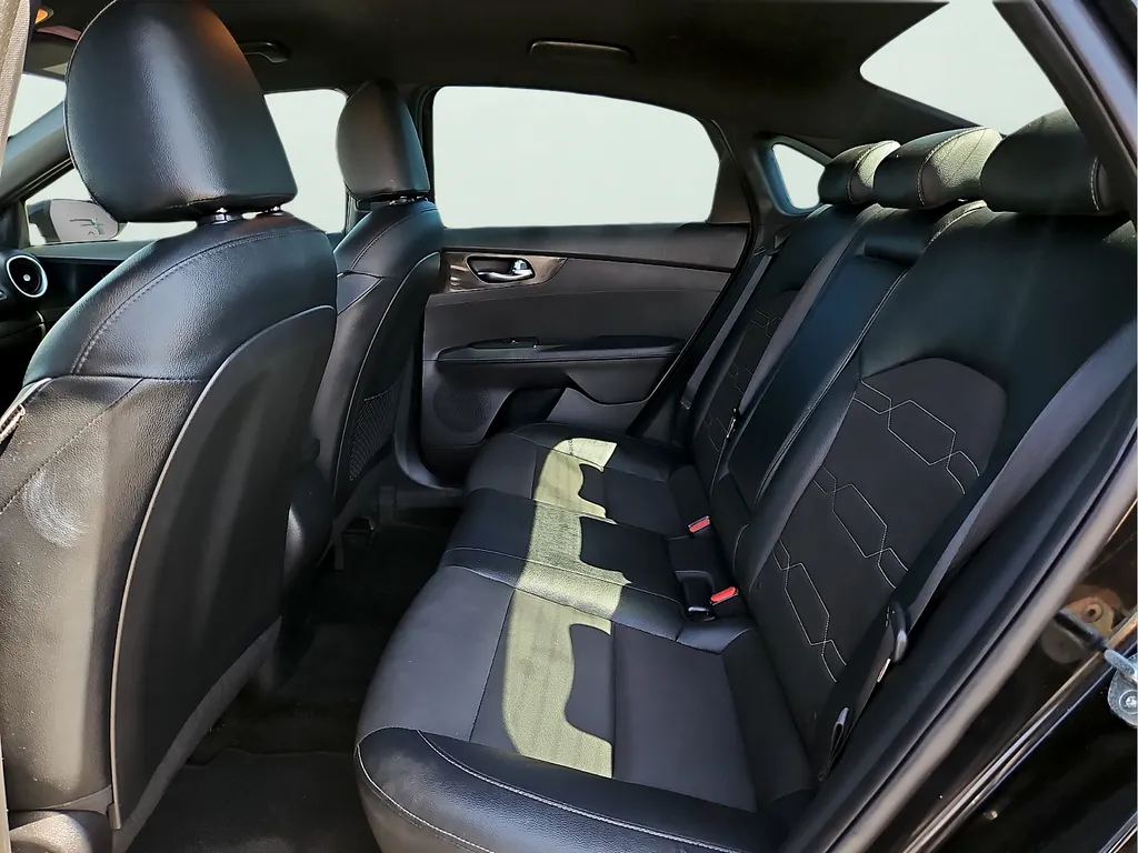 2023 Kia Forte GT-Line - Photo 13