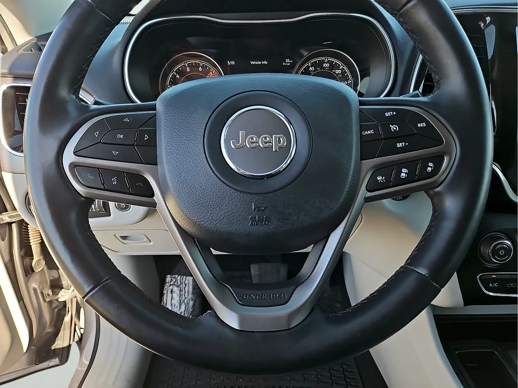 Jeep Cherokee photo 24