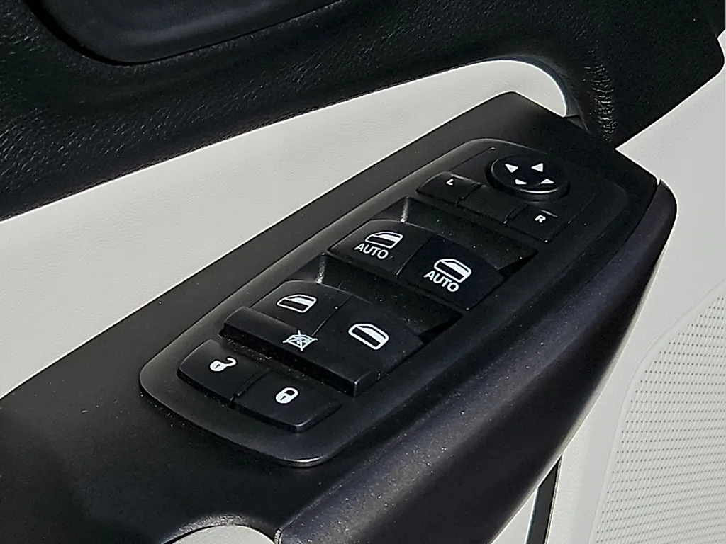 Jeep Cherokee photo 16
