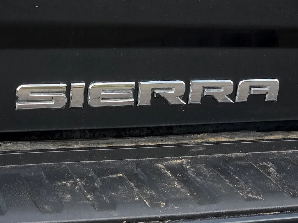 GMC Sierra photo 11
