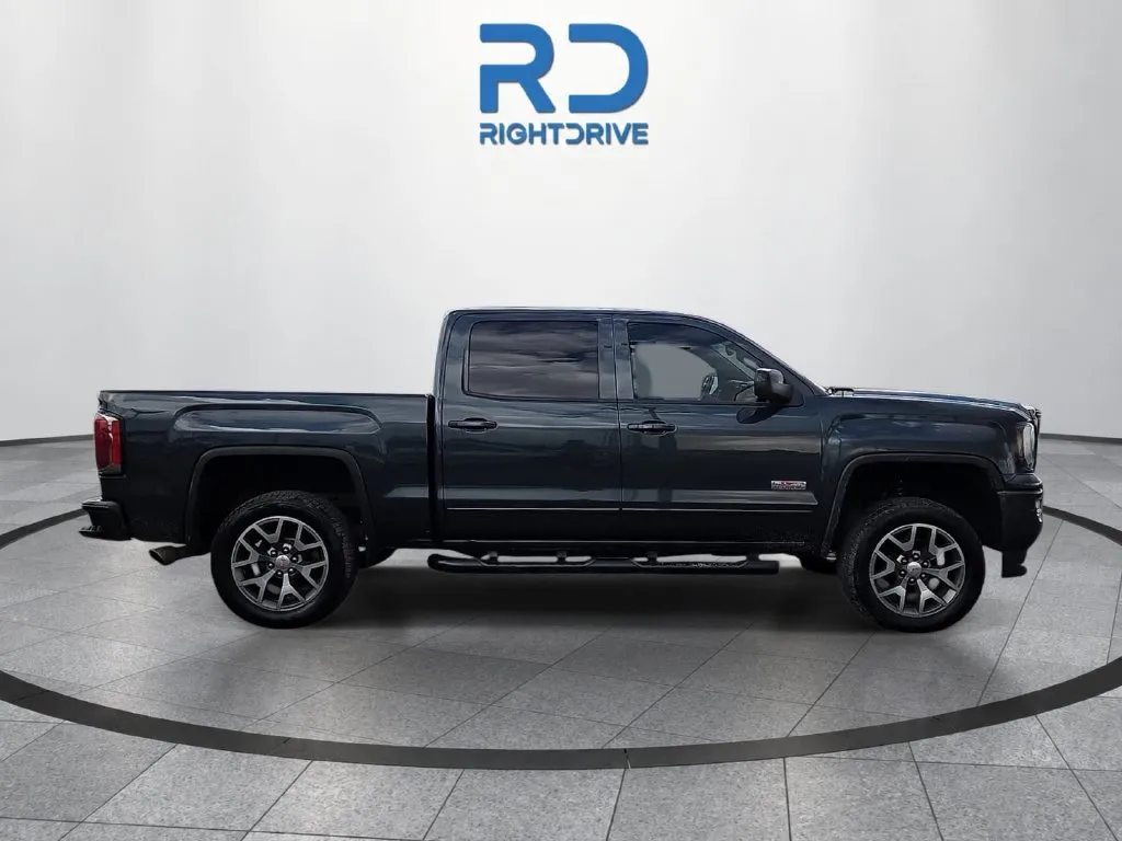 GMC Sierra photo 2