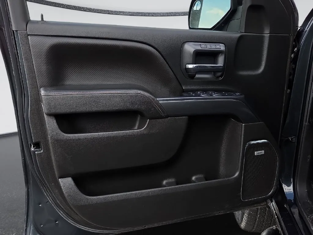 GMC Sierra photo 16