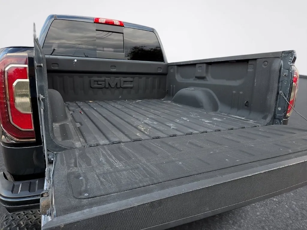 GMC Sierra photo 13