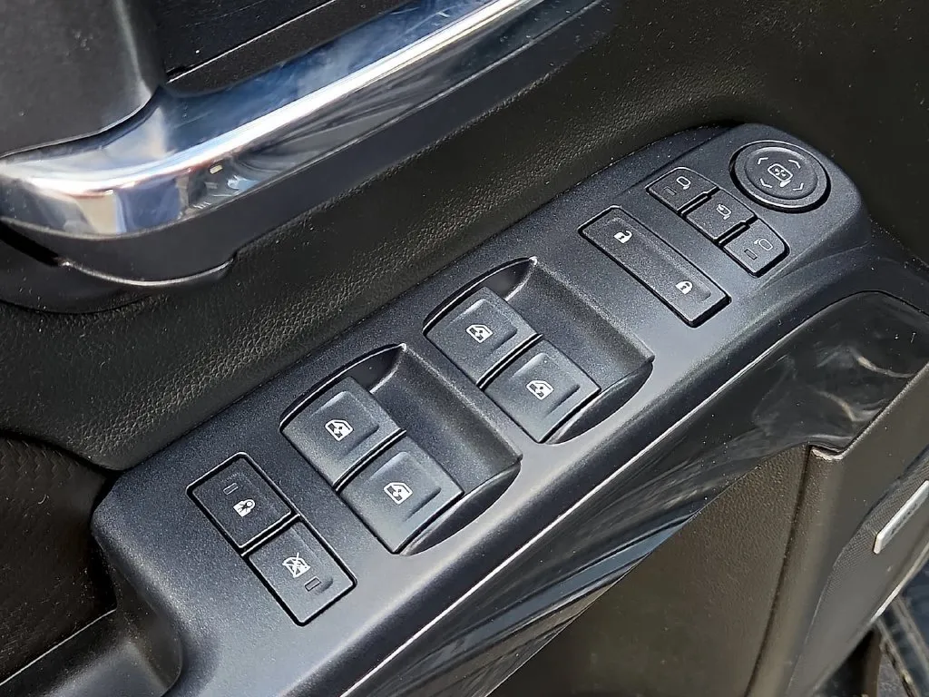 GMC Sierra photo 17