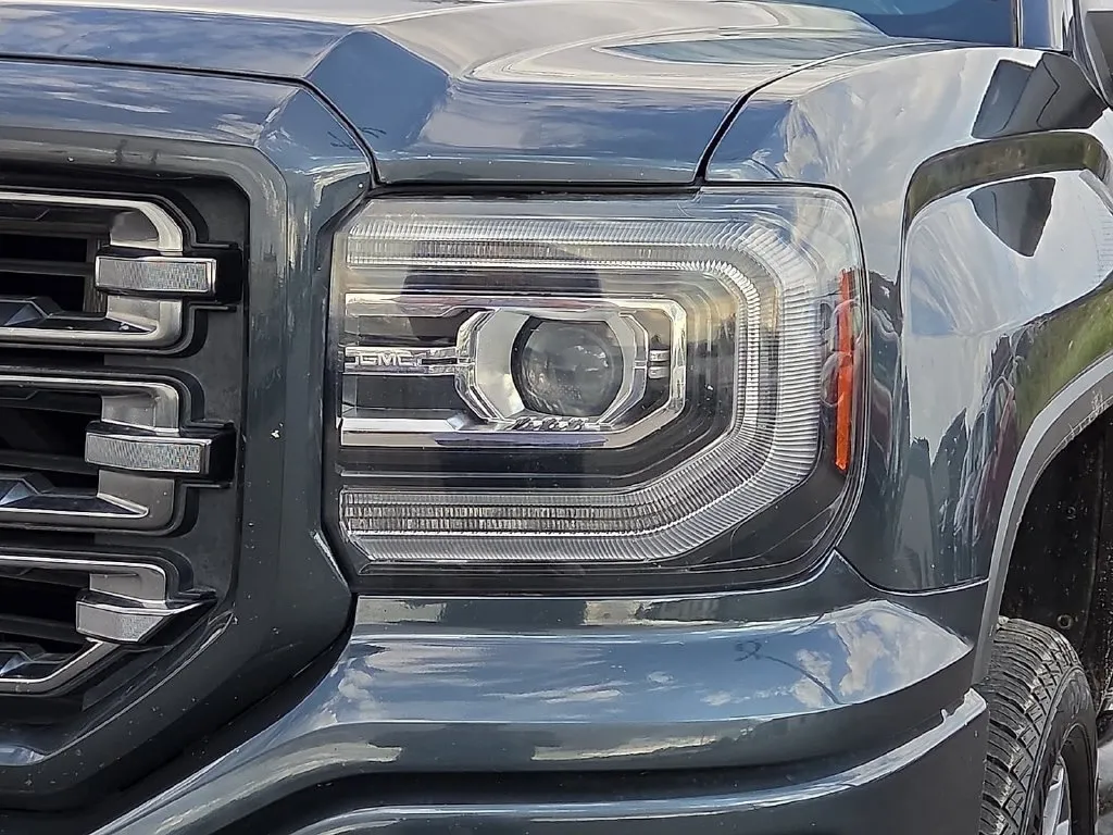 GMC Sierra photo 8