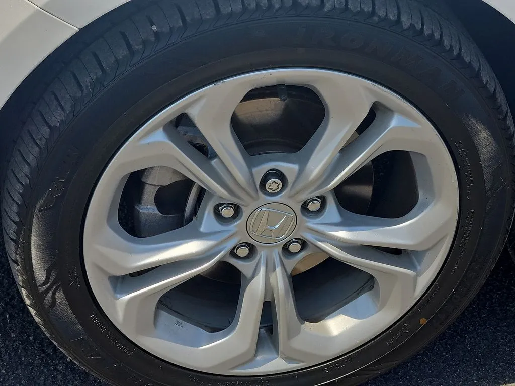 Honda Accord photo 8