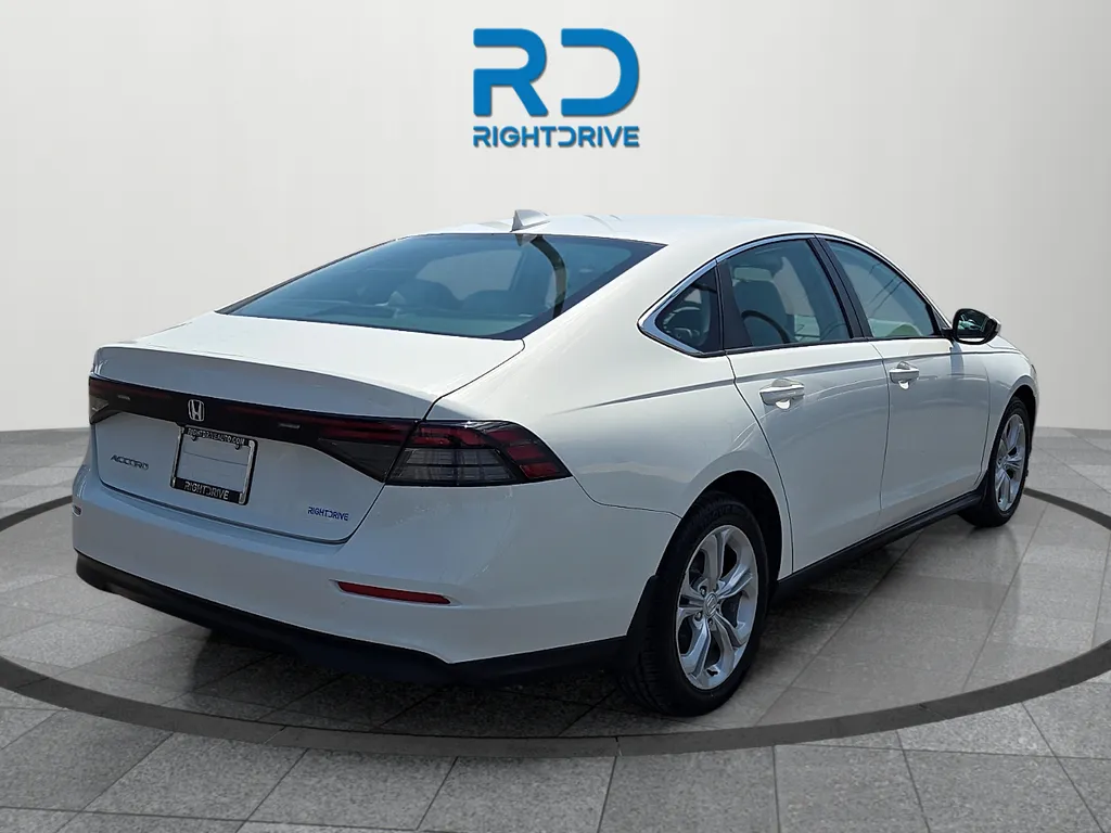 Honda Accord photo 3
