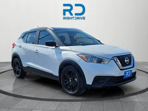 White 2019 Nissan Kicks SV for sale in El Paso, TX