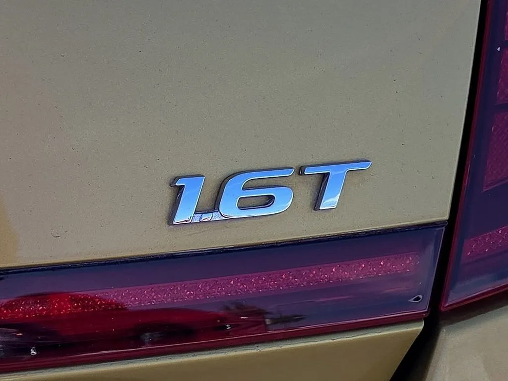 Hyundai Sonata photo 11