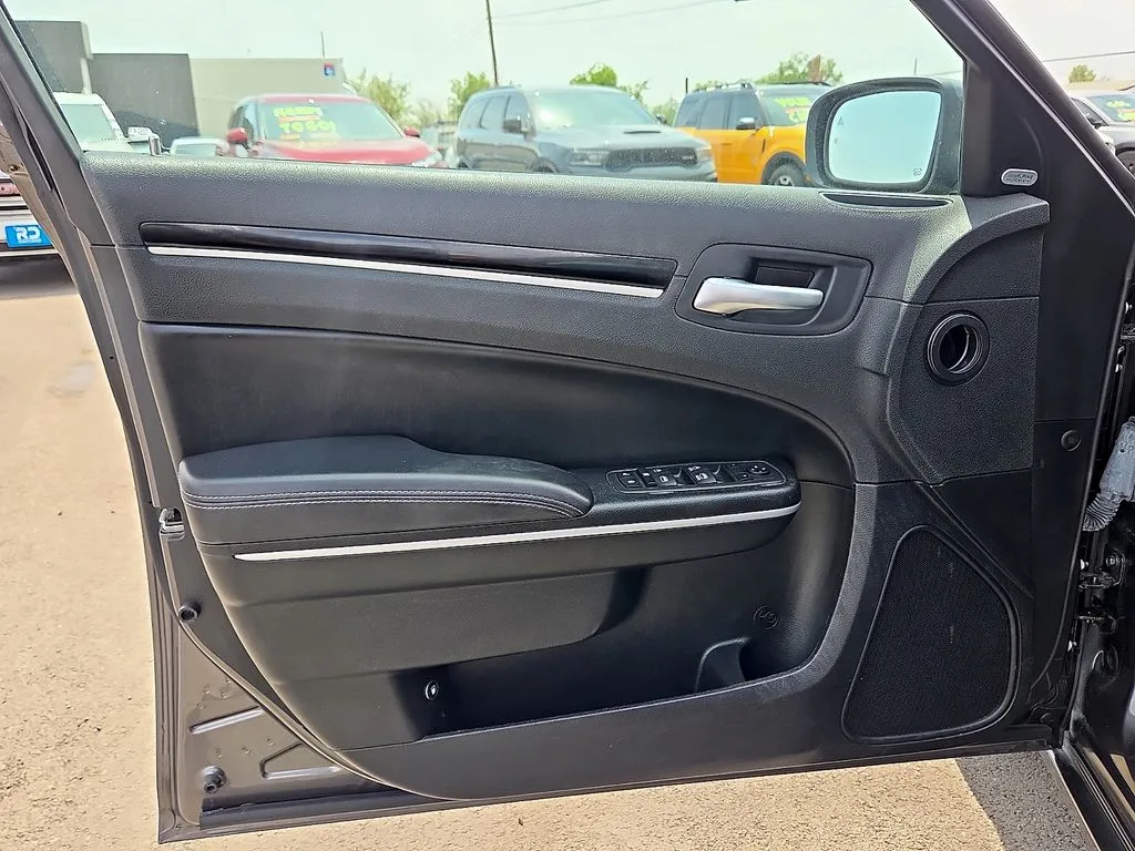 Chrysler 300 photo 16