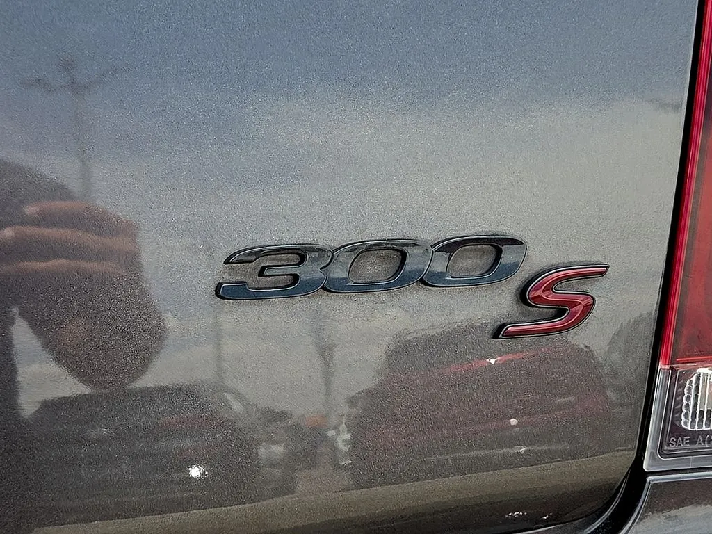 Chrysler 300 photo 11