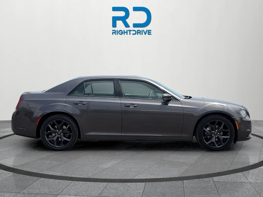 Chrysler 300 photo 2