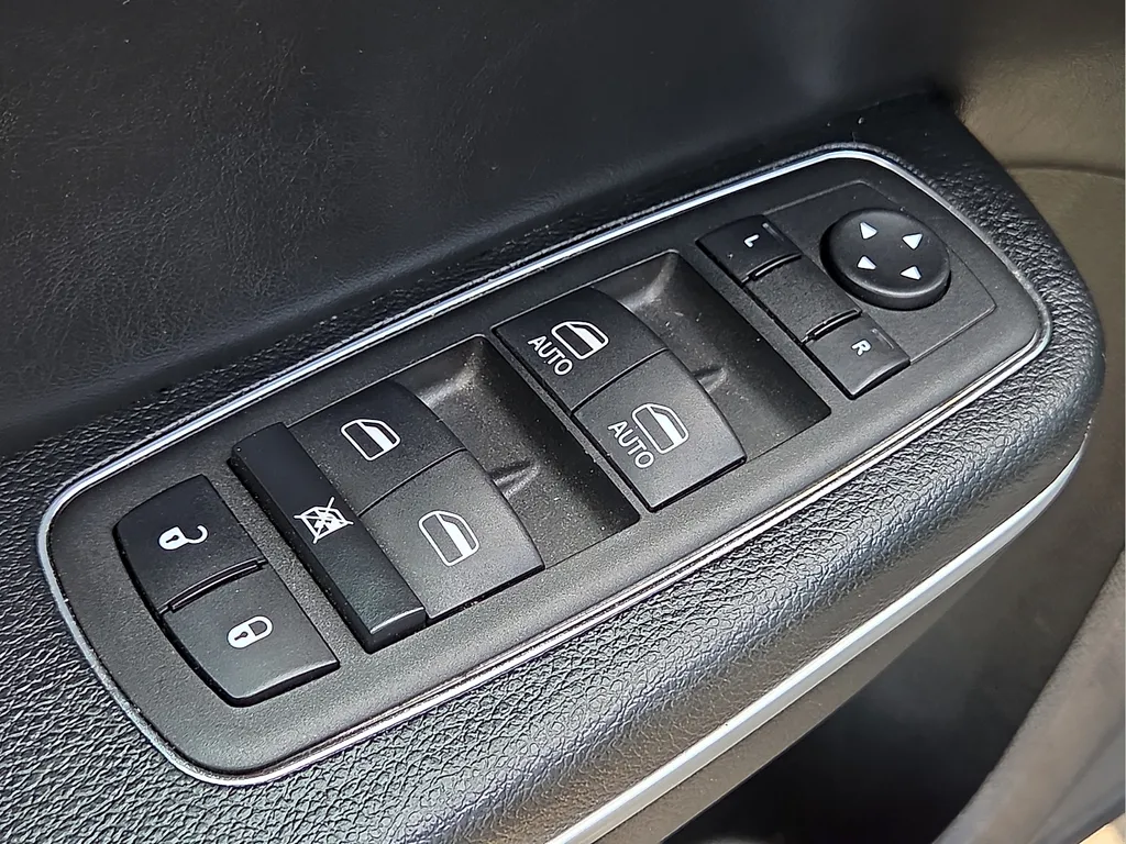Chrysler 300 photo 17