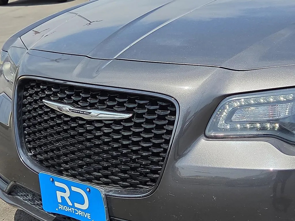 Chrysler 300 photo 7