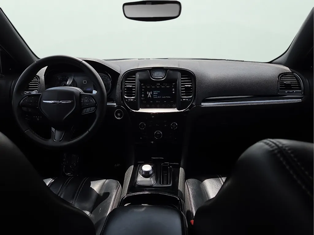 Chrysler 300 photo 15