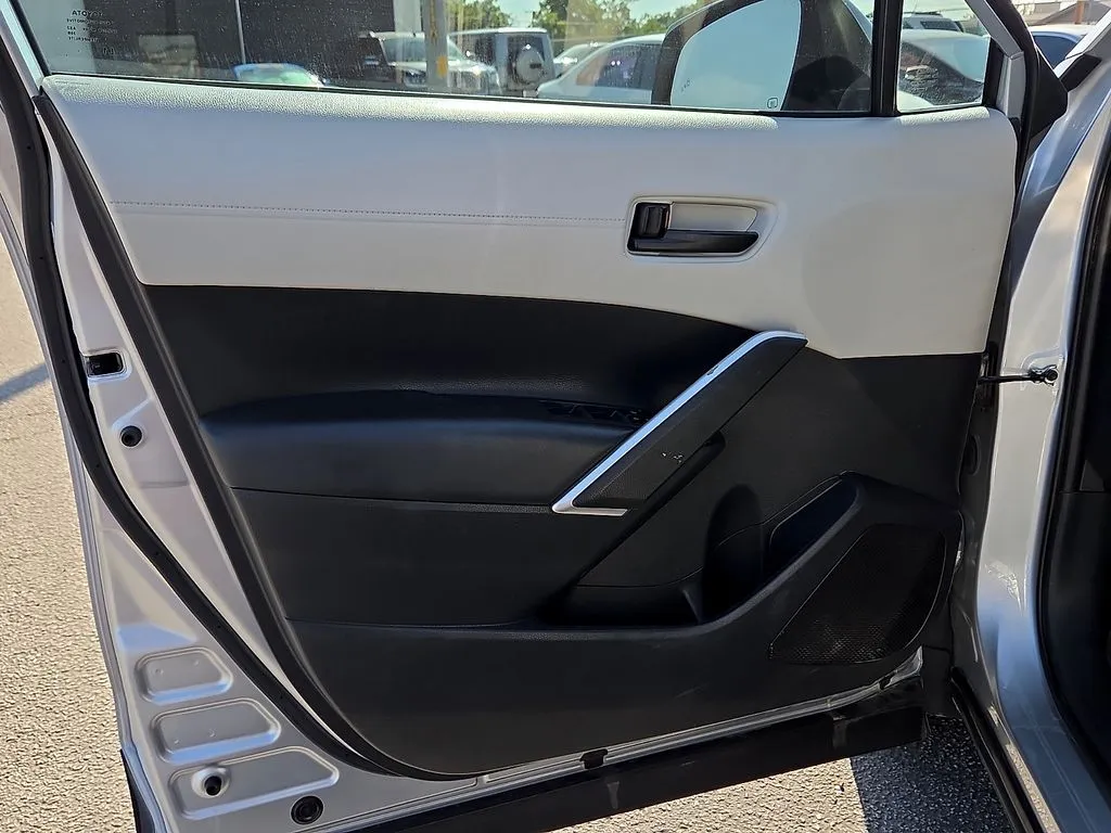 Toyota Corolla Cross photo 16
