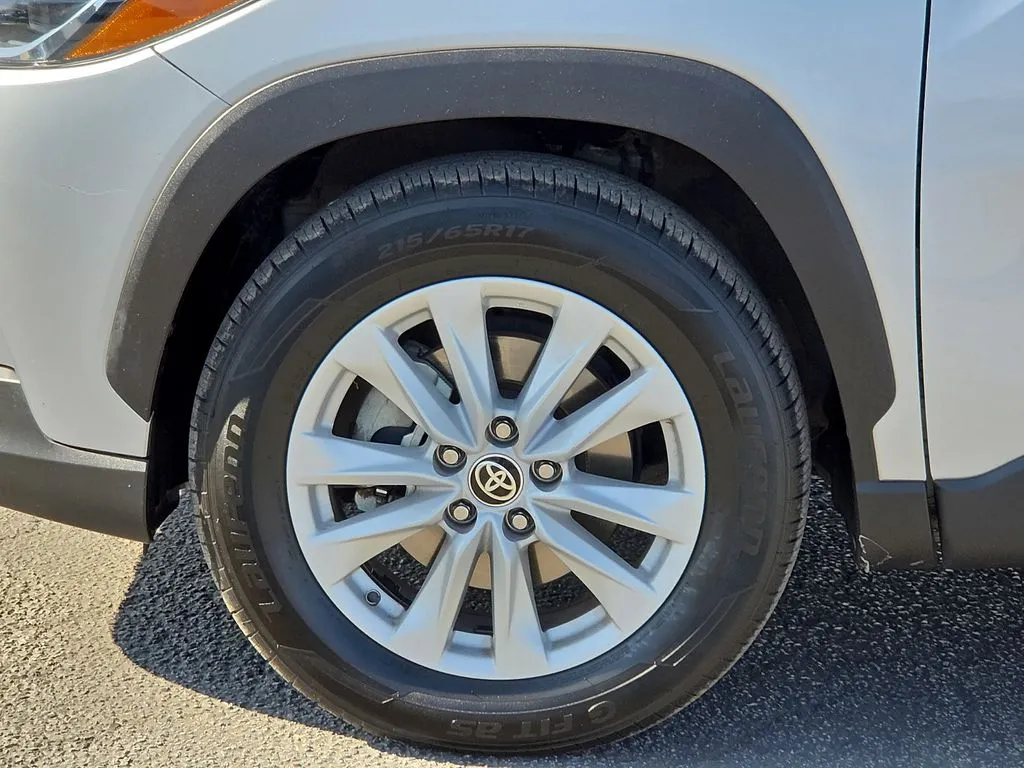 Toyota Corolla Cross photo 9