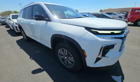 Photos of 2024 Chevrolet Traverse LT for sale in El Paso, TX at RightDrive - 9315 Montana