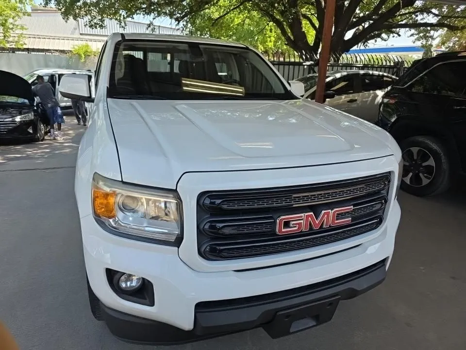 GMC Canyon photo 2