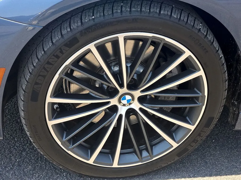 BMW 5 Series photo 8