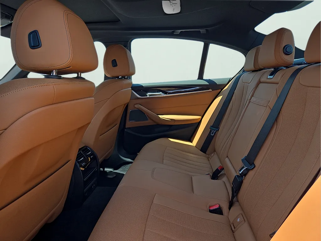 BMW 5 Series photo 11