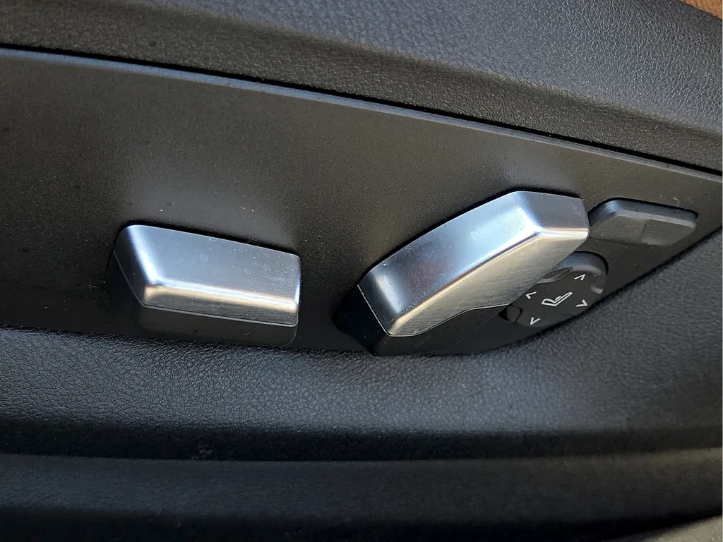 BMW 5 Series photo 18