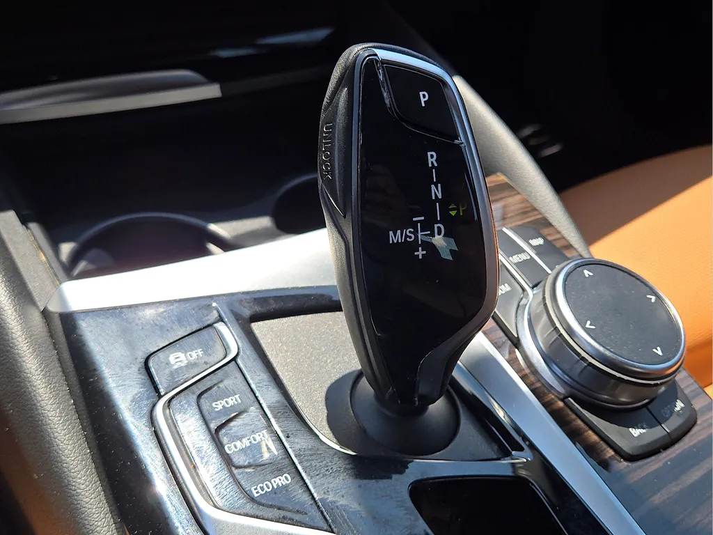 BMW 5 Series photo 25
