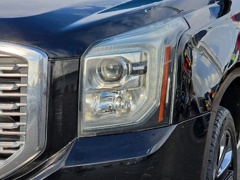 GMC Yukon photo 8