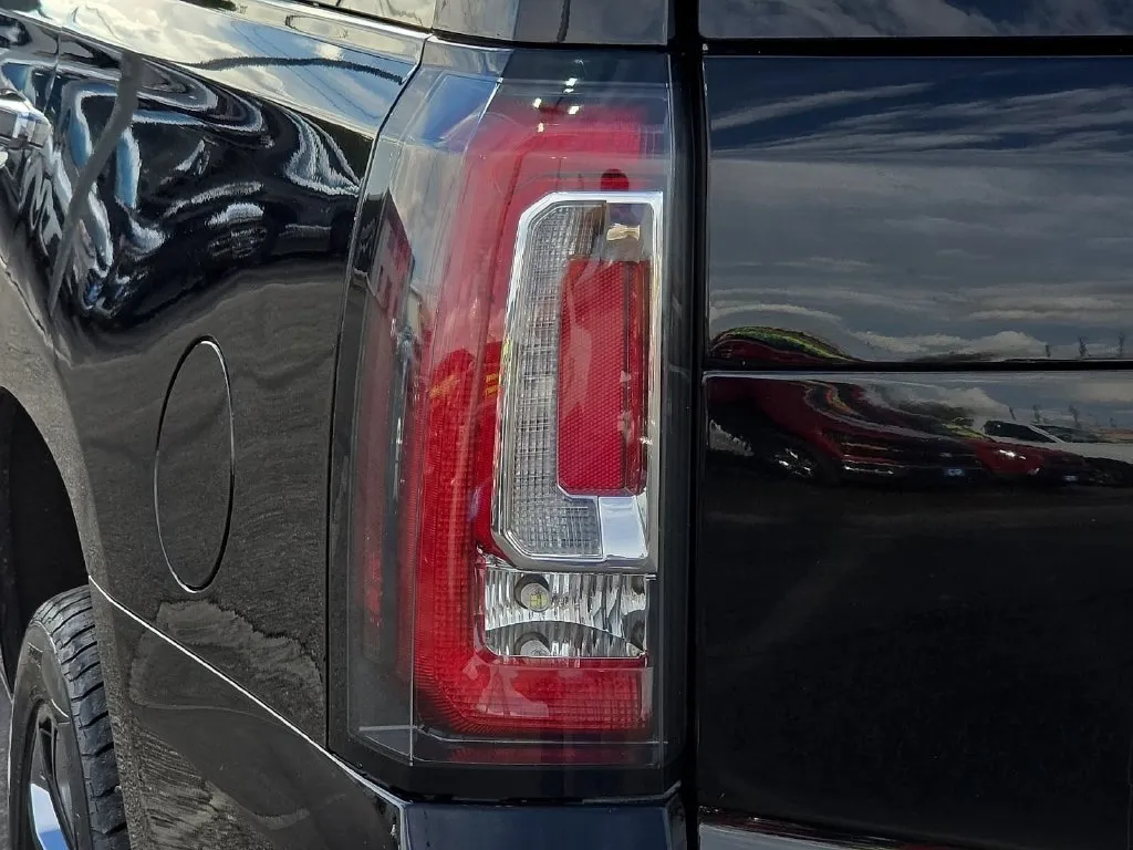 GMC Yukon photo 11
