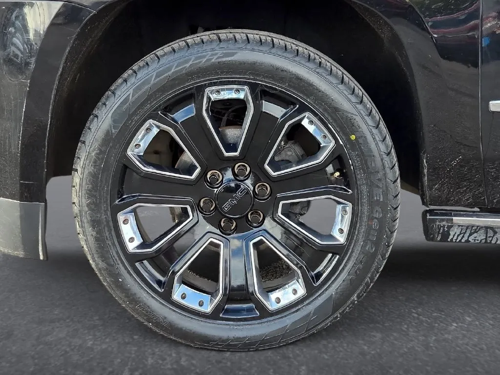 GMC Yukon photo 9