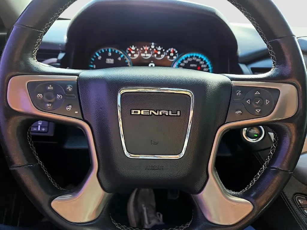 GMC Yukon photo 24