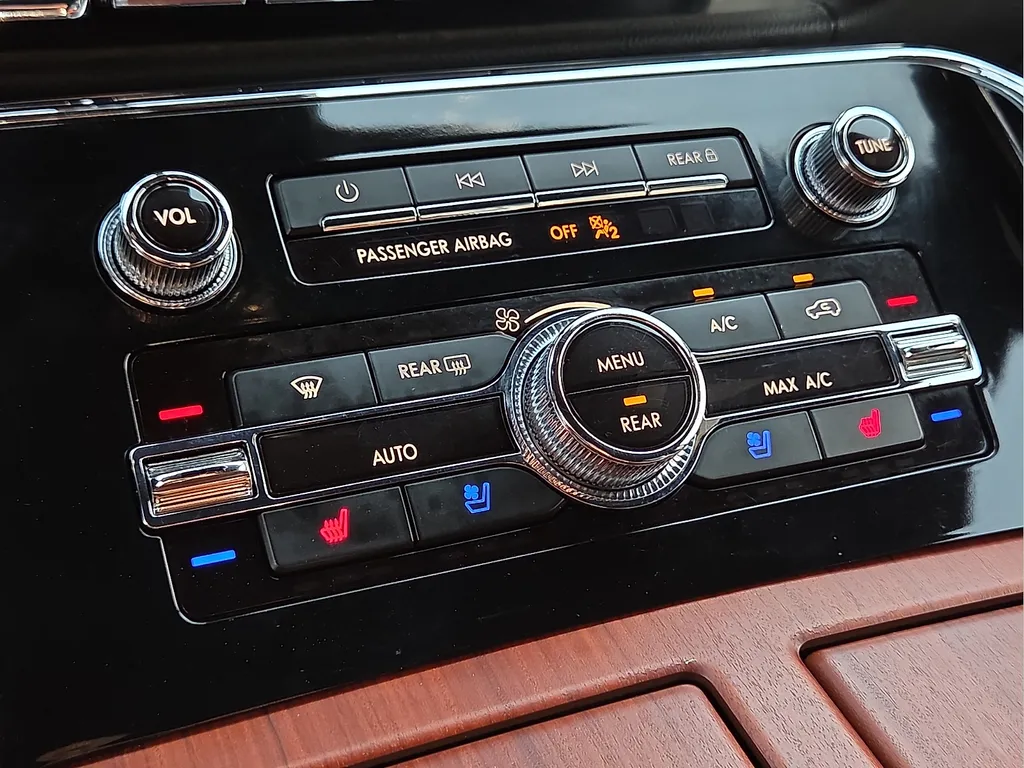 Lincoln Navigator photo 20
