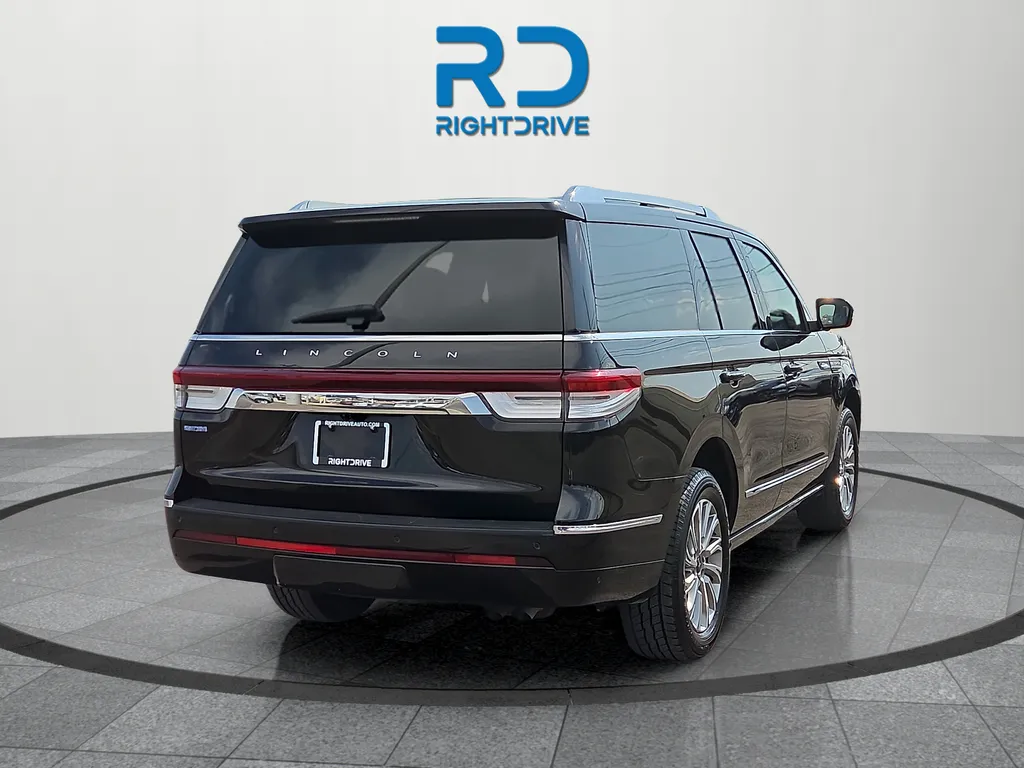 Lincoln Navigator photo 3