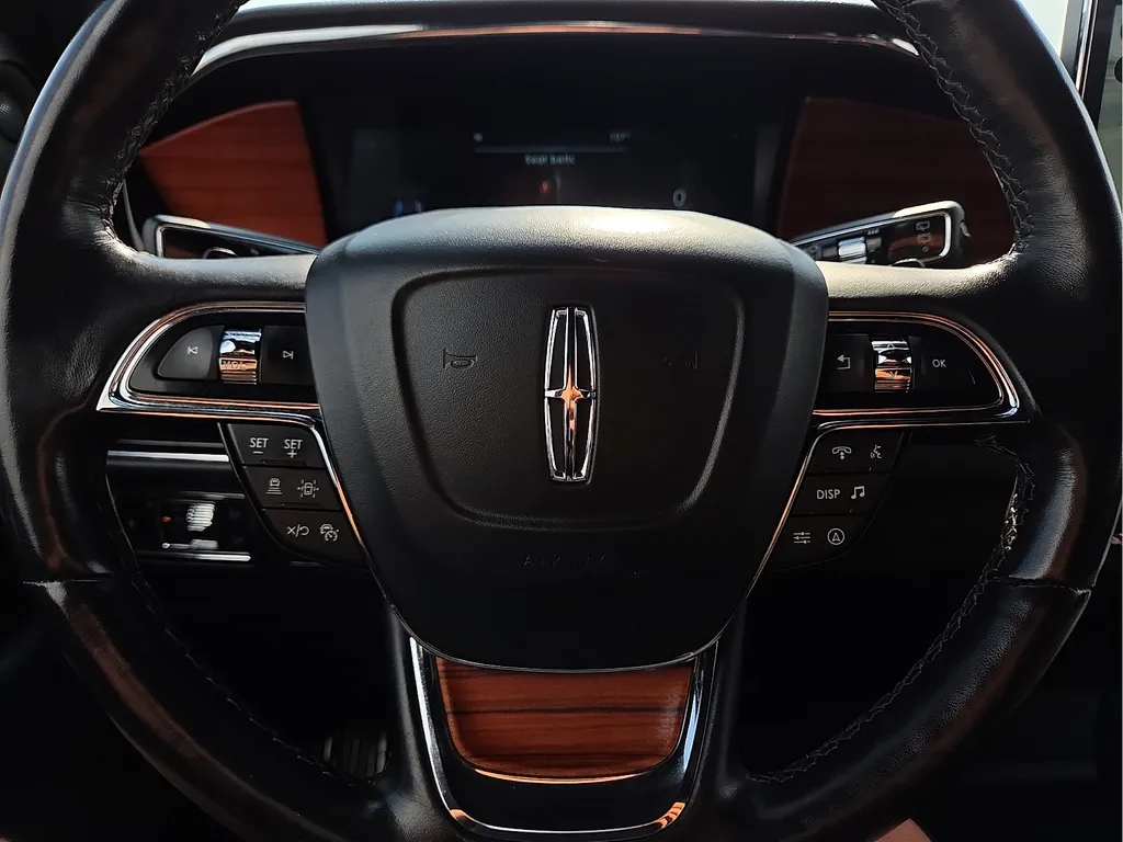 Lincoln Navigator photo 24