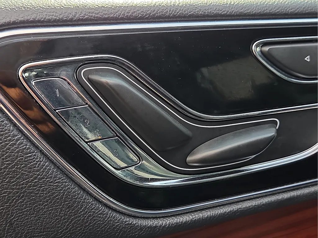 Lincoln Navigator photo 18