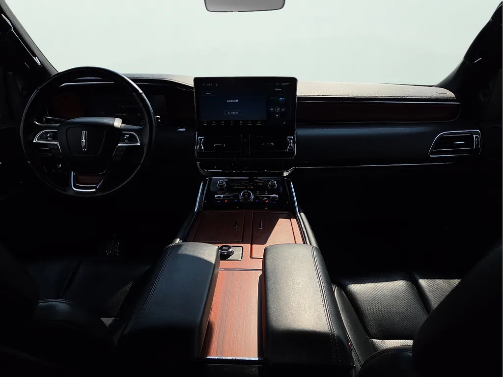 Lincoln Navigator photo 15