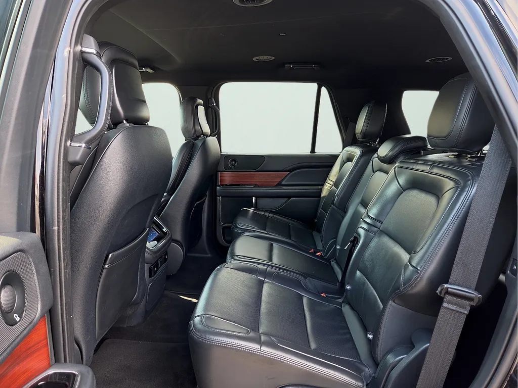 Lincoln Navigator photo 14
