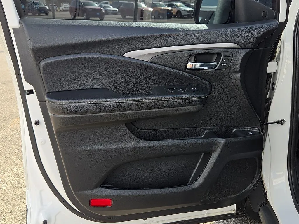 Honda Ridgeline photo 16