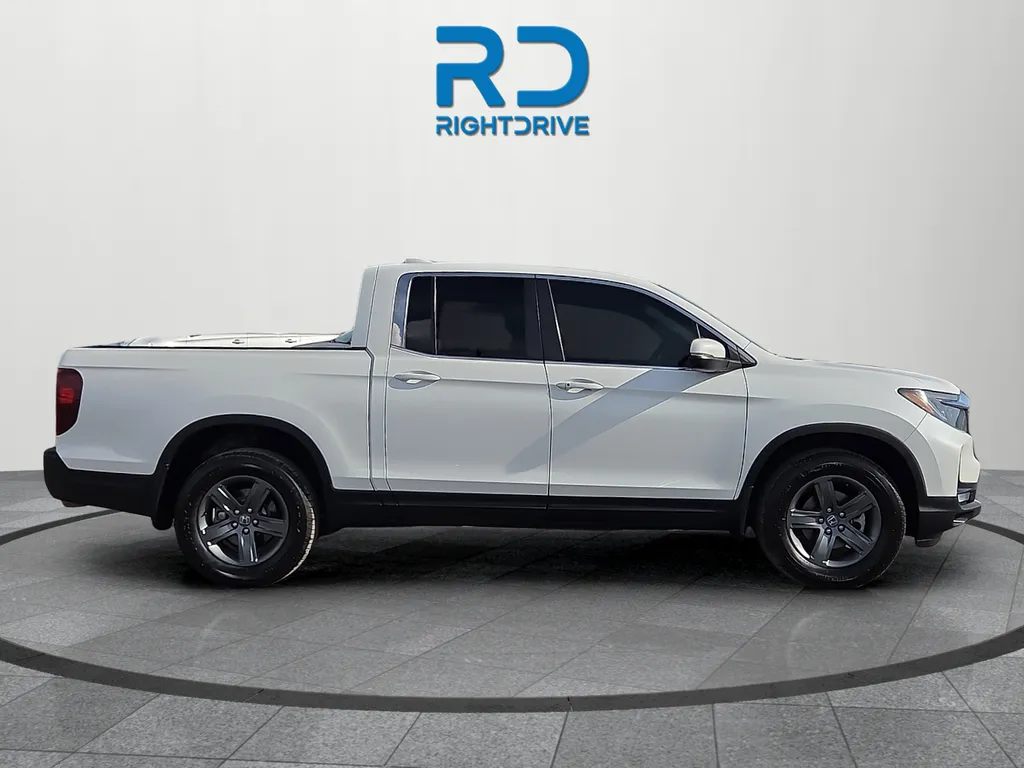 Honda Ridgeline photo 2