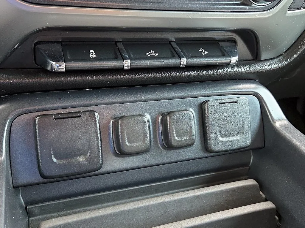 Chevrolet Silverado photo 20