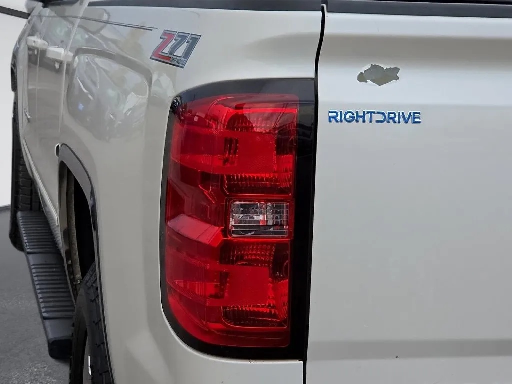 Chevrolet Silverado photo 12