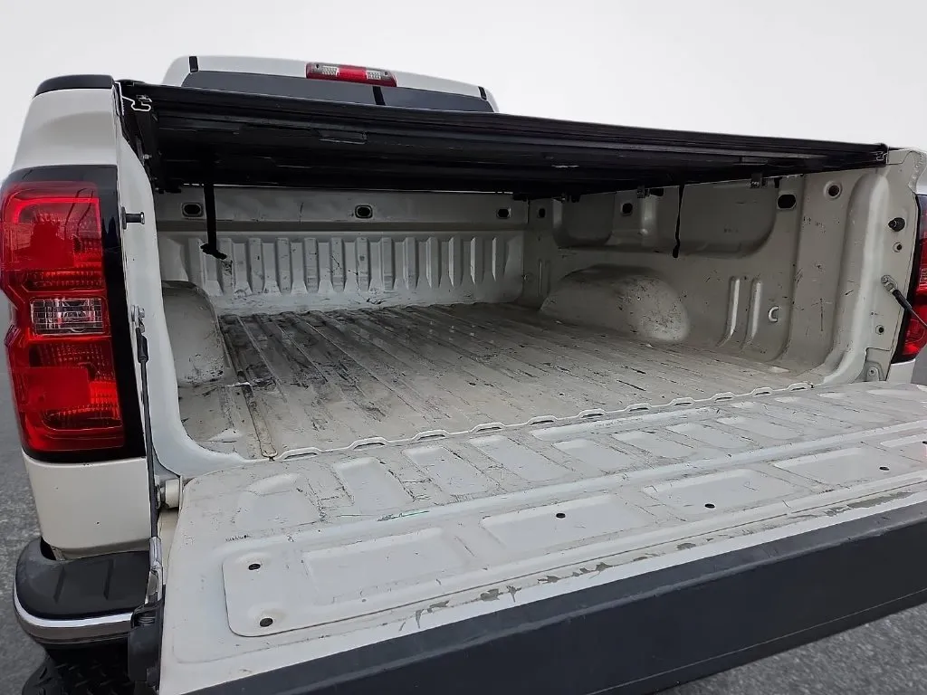 Chevrolet Silverado photo 13
